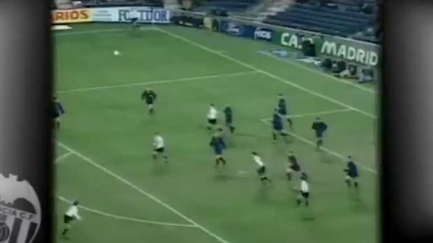 Mendieta's iconic volley goal vs Barça
